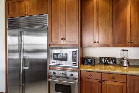 Kolea 10B ~ Gourmet Kitchen