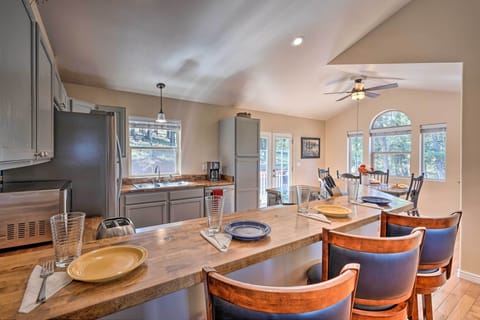 Fully Equipped Kitchen | Dishware/Flateware