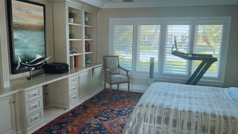 Office area turned extra sleeping room. Queen bed, frosted windows.