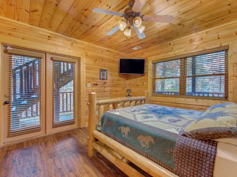 Fifth Bedroom - TV and Deck Access