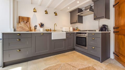 Kitchen, Brown's Cottage, Bolthole Retreats