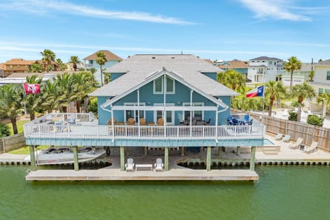 Welcome to A Wave on the Bay!