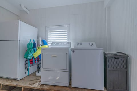 Washer and dryer with laundry detergent in starter kit