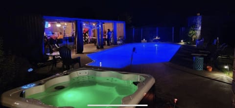 Pool has new beautiful liner,multi color light control and pump 04-24-24