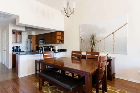 Plenty of room for an enjoyable dinner with family and friends