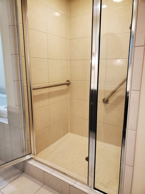 Shower, jetted tub, hair dryer, towels