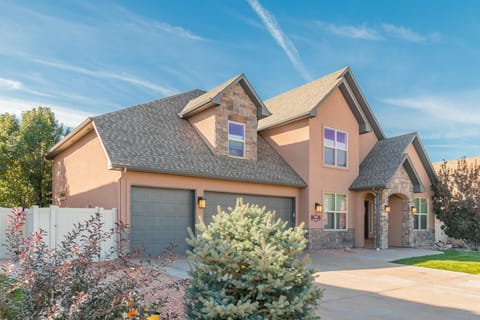 Stay in the heart of Fruita with top attractions, dining, and entertainment just steps away.