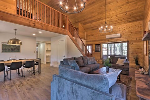 Pine Vacation Rental | 4BR | 2BA | 3,029 Sq Ft | 3 Stories