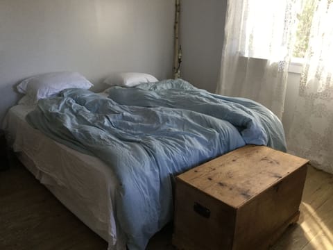 1 bedroom, desk, free WiFi, bed sheets