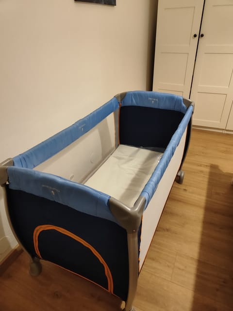 2 bedrooms, desk, iron/ironing board, travel crib