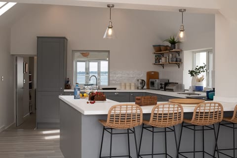 Llys Y Celeste kitchen breakfast bar