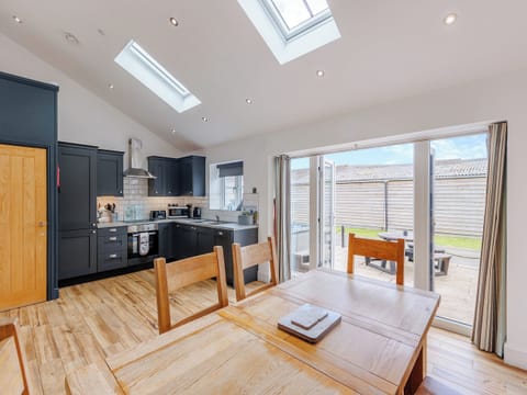 Open plan living space | Ty Felin - Vale of Llangollen Farm Cottages, Trevor, near Llangollen