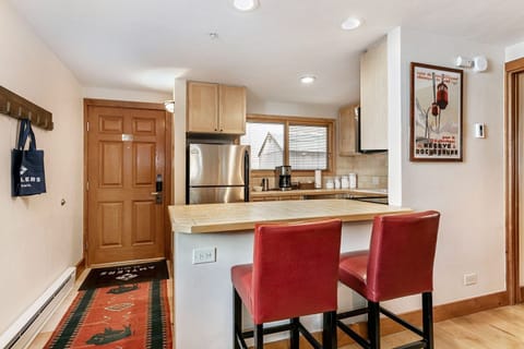 Antlers Vail One Bedroom Residence Breakfast Nook