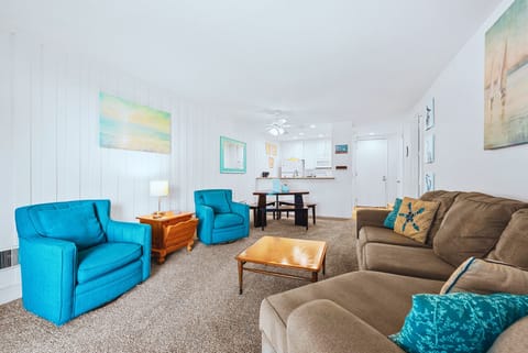 Plenty of comfortable sitting arrangements for 6