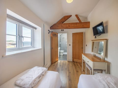 Twin bedroom | Cor Tarw - Vale of Llangollen Farm Cottages, Trevor, near Llangollen