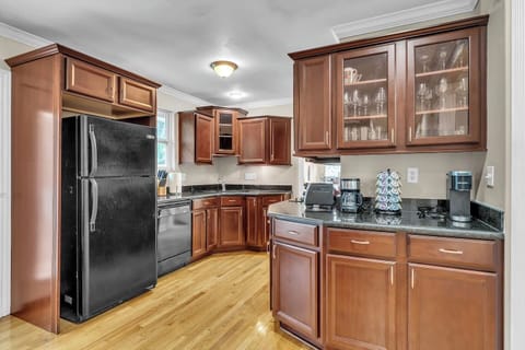 With plenty of counter space and all the necessary appliances and cookware, you have everything you need to create delicious meals during your stay.