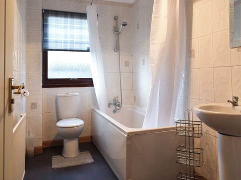 Bathroom | Kimberley Bungalow - Kimberley, Alness, near Invergordon