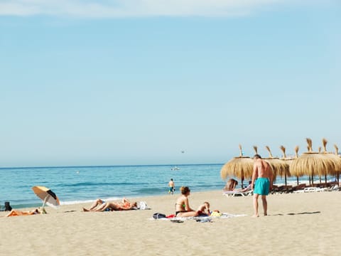 Beach nearby, sun loungers, beach towels