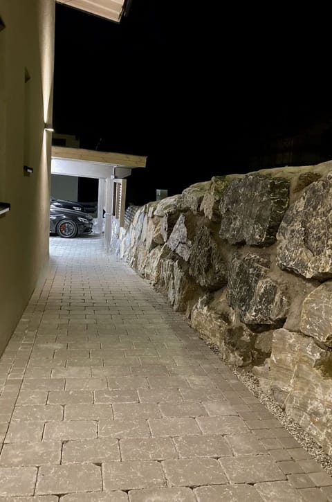 Building, Flooring, Floor, Art, Glass, Hall, Wood, Ceiling, Event, Rectangle