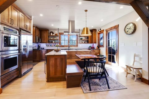 Fully equipped kitchen with a table with booth seating