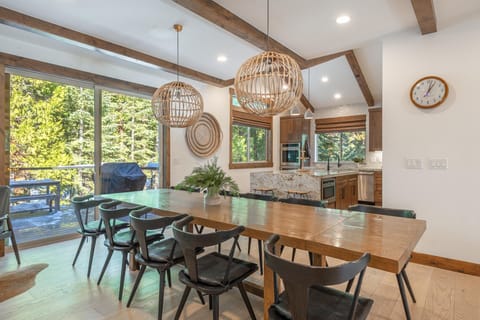 Dining area seats 10-12 people