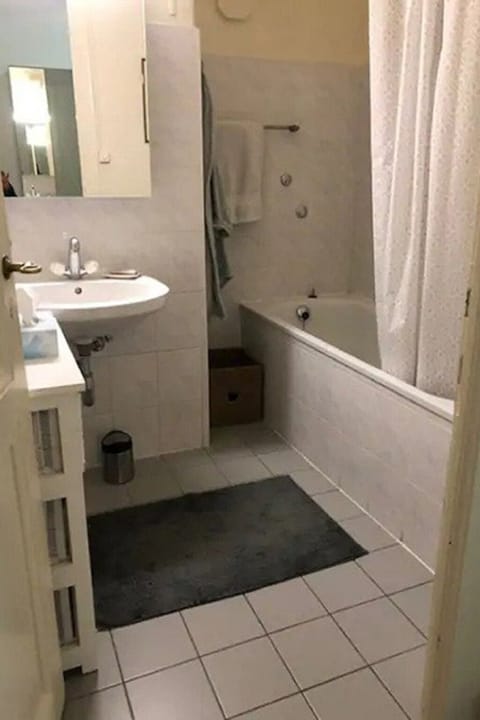 Combined shower/tub, hair dryer, towels, soap