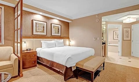 In-room safe, iron/ironing board, WiFi, bed sheets