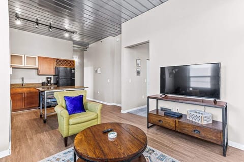 Roku tv with all the streaming and live tv option