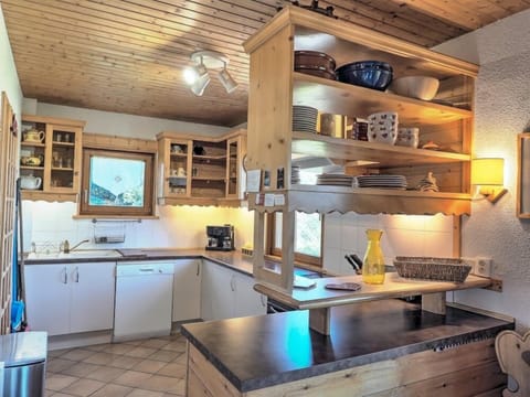 Well equipped light kitchen