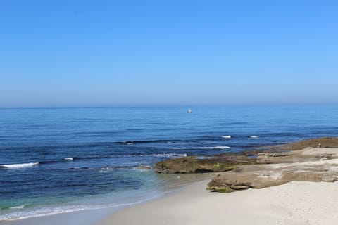 Beach nearby, sun loungers, beach towels