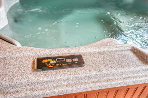 Indoor spa tub