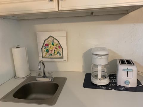 Microwave, dishwasher, coffee/tea maker, toaster
