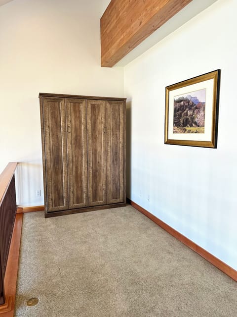 Murphy Bed in Loft ( Full size )
