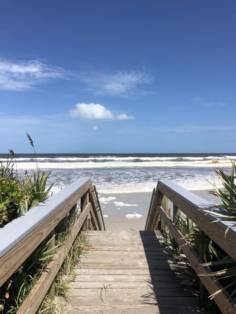 Beach nearby, sun loungers, beach towels