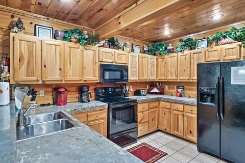 Fully Stocked Kitchen With Everything You Need To Make That Perfect Meal