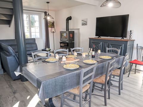 Table, Picture Frame, Furniture, Property, Window, Building, Chair, Wood, Lighting, Interior Design