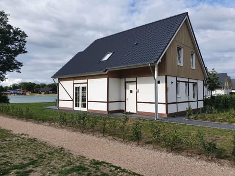 Cloud, Sky, Plant, Window, Building, House, Land Lot, Cottage, Tree