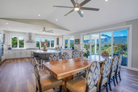 Dining Room with Seating for 12 & large kitchen island with 5 bar stools