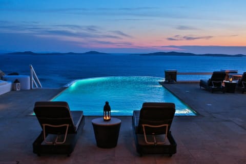 Outdoor pool, an infinity pool