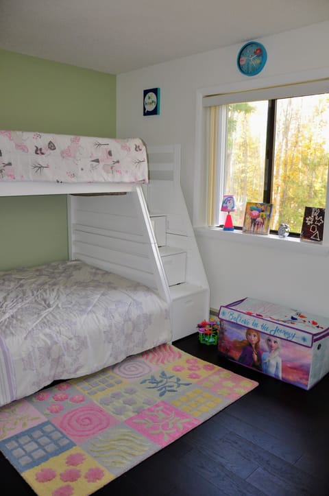 Bedroom 3 ( Upper level) Twin + Full Bunk bed accommodates 3