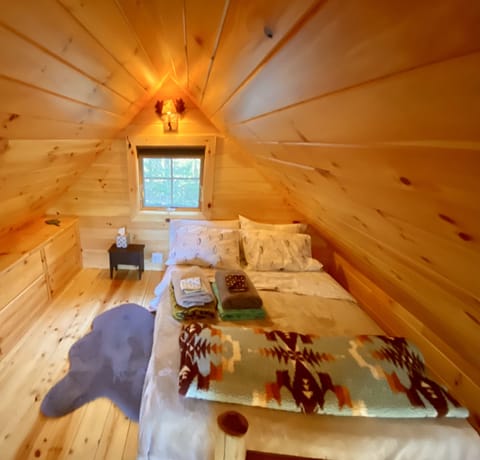 "This little cabin was the perfect getaway for my husband and I!" Monique