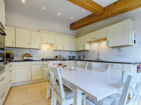 Kitchen/diner | Coach House Cottage, Wotton-under-Edge 