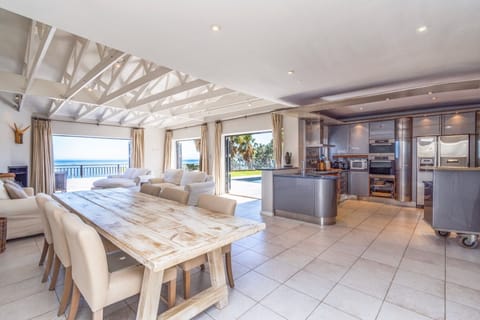 Dinning & kitchen area