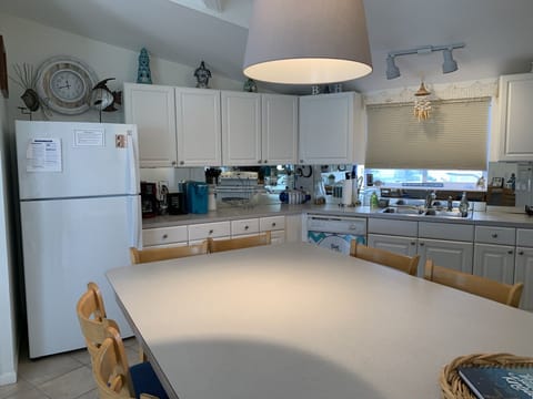 Large eat in area in kitchen, great place for meals, drinks and games.