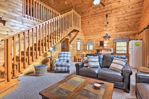 Living Room | Loft Access | Free WiFi