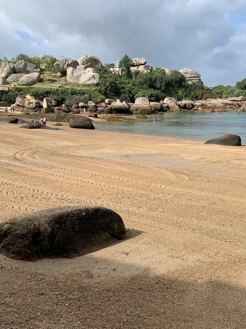 Beach nearby, sun loungers