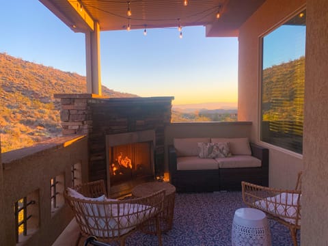 Recently updated outdoor sitting area!!