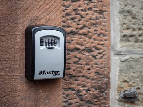 Self entry via a key lock-box