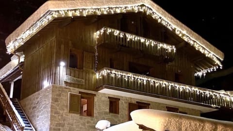 Fabulous chalet on the slope! Stunning view on the Mont Blanc. Ski in -out