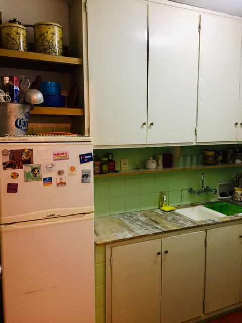 Fridge, oven, coffee/tea maker, blender